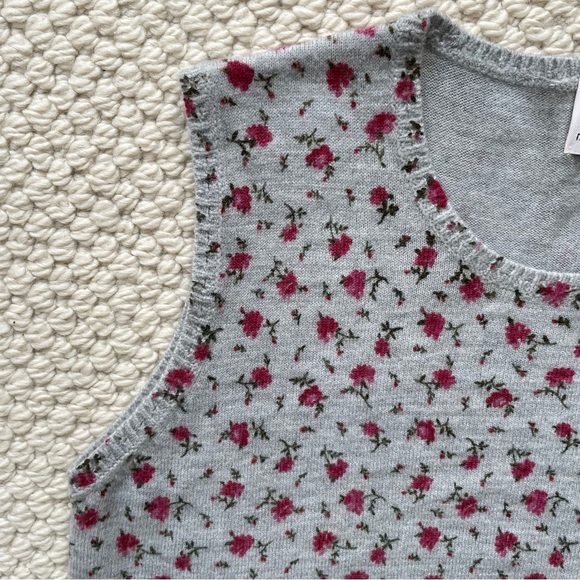 Vintage grey sweater vest with pink flowers - Picture 3 of 6